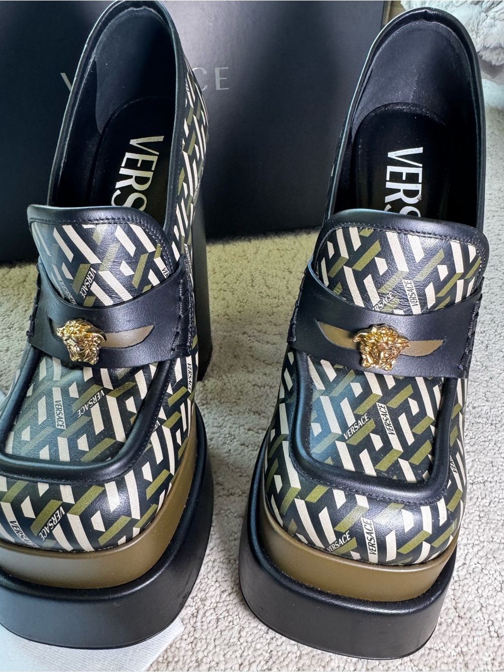 Versace Medusa Aevitas Platform Loafer Pumps with Greca pattern. - Picture 2 of 7